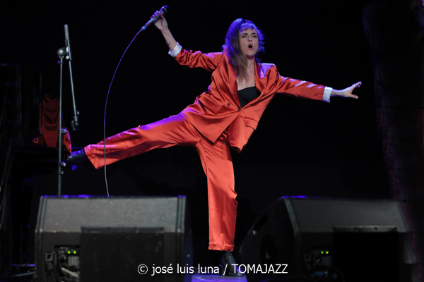 Camille Bertault Quartet (9º Alternatilla Jazz Festival 2025. Espai 36. Sant Llorenç des Cardassar, Mallorca. 2025-11-23) Por José Luis Luna Rocafort [INSTANTZZ AKA Galería fotográfica AKA Fotoblog de jazz, impro… y algo más] - Tomajazz - Camille Bertault Quartet actuó en el 9º Alternatilla Jazz Festival en Sant Llorenç des Cardassar, Mallorca, el 23 de noviembre de 2025. José Luis Luna Rocafort lo retrata en INSTANTZZ. Actuaron Camille Bertault, Julien Alour, Fady Farah, Minino Garay