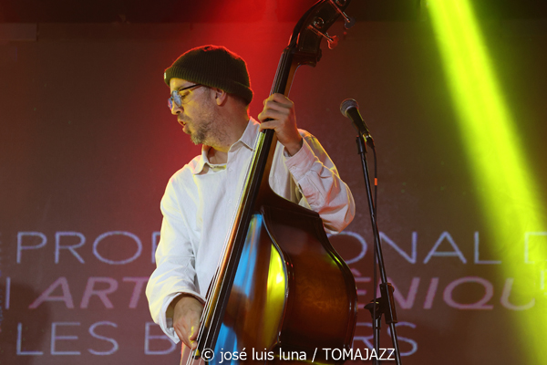 Theorem of Joy (10 Fira B! Es Gremi. Palma. 2025-11-07) Por José Luis Luna Rocafort [INSTANTZZ AKA Galería fotográfica AKA Fotoblog de jazz, impro… y algo más] - Tomajazz - Theorem of Joy actuaron en el 10 Fira B! en Es Gremi de Palma el 7 de noviembre de 2025. José Luis Luna Rocafort lo retrata en INSTANTZZ. Actuaron Thomas Juliana, Robin Antunes, Laura Kipp, Benjamin Garçon, Jean-Baptiste Loutte