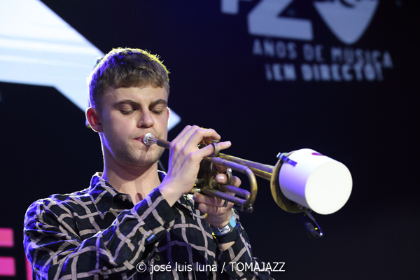 Blau Salvatge (10 Fira B! Es Gremi. Palma. 2025-11-07) Por José Luis Luna Rocafort [INSTANTZZ AKA Galería fotográfica AKA Fotoblog de jazz, impro… y algo más] - Tomajazz - Blau Salvatge actuó en 10 Fira B! en Es Gremi de Palma, el 7 de noviembre de 2025. José Luis Luna Rocafort lo retrata en INSTANTZZ. Actuaron Joan Pérez-Villegas, Zoe Gordon, Mercè Medina, Carles Medina, Felix Grandjean, Miquel Sáez, Joan Garcies, Lluís Pérez-Villegas