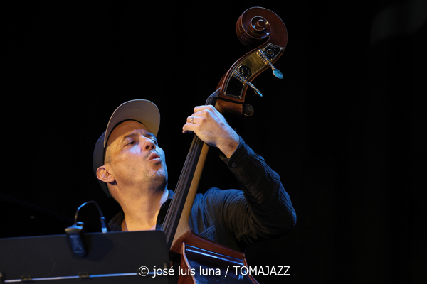 Joachim Govin Quartet (9º Alternatilla Jazz Festival 2025. Casa des Pobla, Esporles, Mallorca. 2025-11-22) Por José Luis Luna Rocafort [INSTANTZZ AKA Galería fotográfica AKA Fotoblog de jazz, impro… y algo más] - Tomajazz - Joachim Govin Quartet actuó en el 9º Alternatilla Jazz Festival 2025 en Esporles, Mallorca, el 22 de noviembre de 2025. José Luis Luna Rocafort lo retrata en INSTANTZZ. Actuaron Joachim Govin, Ben Van Galder, Tony Tixier, Gautier Garrigue