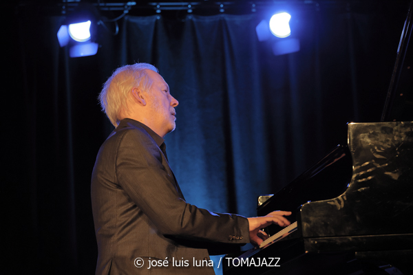 Sara Dowling & Ignasi Terraza Trío (Caixaforum Palma. 2025-11-25) Por José Luis Luna Rocafort [INSTANTZZ AKA Galería fotográfica AKA Fotoblog de jazz, impro… y algo más] - Tomajazz - Sara Dowling & Ignasi Terraza Trío actuaron en Caixaforum Palma, el 25 de noviembre de 2025. José Luis Luna Rocafort los retrata en INSTANTZZ. Actuaron Sara Dowling, Ignasi Terraza, Dario Di Lecce, Esteve Pi