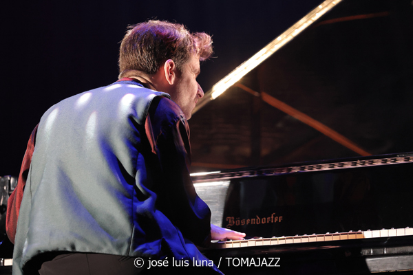 Chicuelo & Marco Mezquida (9º Alternatilla Jazz Festival 2025. Teatre Principal de Palma. 2025-12-03) Por José Luis Luna Rocafort [INSTANTZZ AKA Galería fotográfica AKA Fotoblog de jazz, impro… y algo más] - Tomajazz - Chicuelo & Marco Mezquida actuaron en el 9º Alternatilla Jazz Festival en el Teatre Principal de Palma, el 3 de diciembre de 2025. José Luis Luna Rocafort lo retrata en INSTANTZZ. Con Chicuelo, Marco