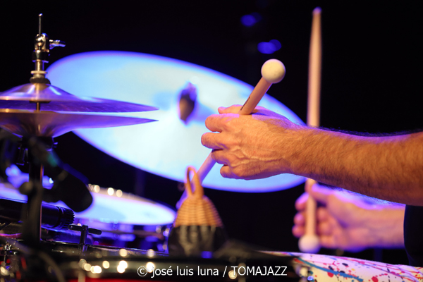 Camille Bertault Quartet (9º Alternatilla Jazz Festival 2025. Espai 36. Sant Llorenç des Cardassar, Mallorca. 2025-11-23) Por José Luis Luna Rocafort [INSTANTZZ AKA Galería fotográfica AKA Fotoblog de jazz, impro… y algo más] - Tomajazz - Camille Bertault Quartet actuó en el 9º Alternatilla Jazz Festival en Sant Llorenç des Cardassar, Mallorca, el 23 de noviembre de 2025. José Luis Luna Rocafort lo retrata en INSTANTZZ. Actuaron Camille Bertault, Julien Alour, Fady Farah, Minino Garay