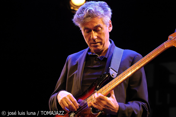 Leïla Duclos Quartet (9º Alternatilla Jazz Festival 2025. Teatre Sa Teulera, Andratx, Mallorca. 2025-11-30) Por José Luis Luna Rocafort [INSTANTZZ AKA Galería fotográfica AKA Fotoblog de jazz, impro… y algo más] - Tomajazz - Leïla Duclos Quartet actuó en el 9º Alternatilla Jazz Festival 2025 en Andratx, Mallorca, el 30 de noviembre de 2025. José Luis Luna Rocafort lo retrata en INSTANTZZ. Actuaron Leïla Duclos, Leandro Aconcha, Gilles Coquard, Jean-Marc Robin