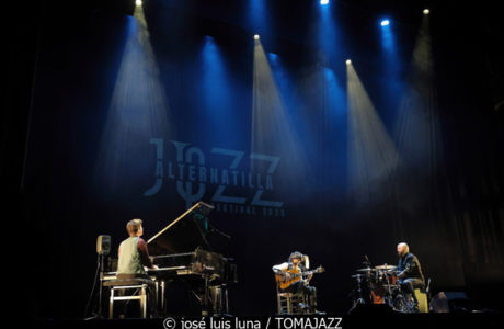 Chicuelo & Marco Mezquida (9º Alternatilla Jazz Festival 2025. Teatre Principal de Palma. 2025-12-03) Por José Luis Luna Rocafort [INSTANTZZ AKA Galería fotográfica AKA Fotoblog de jazz, impro… y algo más] - Tomajazz - Chicuelo & Marco Mezquida actuaron en el 9º Alternatilla Jazz Festival en el Teatre Principal de Palma, el 3 de diciembre de 2025. José Luis Luna Rocafort lo retrata en INSTANTZZ. Con Chicuelo, Marco