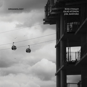 Universos Paralelos: emisión 4 de diciembre de 2025 (UP.T.31 P.12) [Noticias de jazz] - Tomajazz - Orangina de Albert Cirera & Tres Tambors es la portada del Universos Paralelos del 4 de diciembre de 2025. Sergio Cabanillas ha elegido además, músicas de Grand Discovery & Andre Nieri, Toni Sánchez Group, Jordi Gaspar, Ross Stanley / Gilad Atzmon / Joel Barford, Mazam