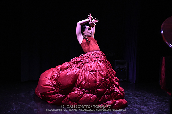 Paula Comitre & Orlando Bass “Aprés vous madame” (El Dorado sfb / Centre Cívic Parc Sandaru , 2025-11-13 / Barcelona) Por Joan Cortès [Flamencuras AKA INSTANTZZ AKA Galería fotográfica AKA Fotoblog de jazz, impro… y algo más] - Tomajazz - Paula Comitre & Orlando Bass “Aprés vous madame” actuaron en El Dorado sfb de Barcelona, el 13 de noviembre de 2025. Joan Cortès los retrata en las Flamencuras de INSTANTZZ