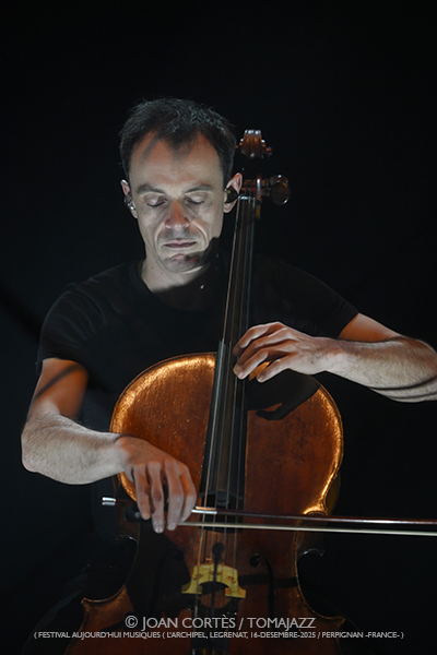 Gaspar Claus “Simple Music for Difficult Times” (Festival Aujourd’hui Musiques / L’Archipel, 2025-11-16. Perpignan -France-) Por Joan Cortès [INSTANTZZ AKA Galería fotográfica AKA Fotoblog de jazz, impro… y algo más] - Tomajazz - Gaspar Claus “Simple Music for Difficult Times” actuó en Festival Aujourd’hui Musiques en L’Archipel, Perpignan -France-, el 16 de novi2025-11-16. ) Por Joan Cortès [INSTANTZZ AKA