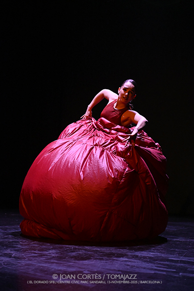 Paula Comitre & Orlando Bass “Aprés vous madame” (El Dorado sfb / Centre Cívic Parc Sandaru , 2025-11-13 / Barcelona) Por Joan Cortès [Flamencuras AKA INSTANTZZ AKA Galería fotográfica AKA Fotoblog de jazz, impro… y algo más] - Tomajazz - Paula Comitre & Orlando Bass “Aprés vous madame” actuaron en El Dorado sfb de Barcelona, el 13 de noviembre de 2025. Joan Cortès los retrata en las Flamencuras de INSTANTZZ