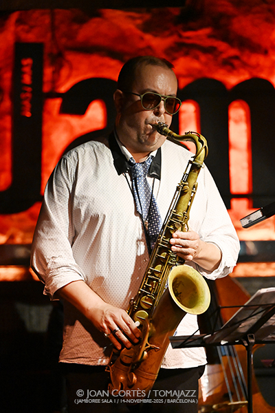 Eddie Mejía 4t “Paréntesis del Miedo” (Jamboree -sala 1-, 2025-11-14 / Barcelona) Por Joan Cortès [INSTANTZZ AKA Galería fotográfica AKA Fotoblog de jazz, impro… y algo más] - Tomajazz - Eddie Mejía 4t presentó “Paréntesis del Miedo” en Jamboree, Barcelona, el 14 de noviembre de 2025. Joan Cortès lo retrata en INSTANTZZ. Actuaron Eddie Mejía, Bill McHenry, Masa Kamaguchi, Ramon Prats, Magda Garre 