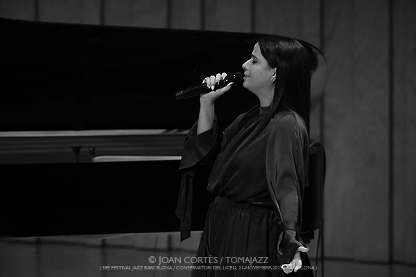 Lina & Marco Mezquida “O Fado” (59è Festival de Jazz de Barcelona / Conservatori del Liceu, 2025-11-21 / Barcelona) [03] Por Joan Cortès [INSTANTZZ AKA Galería fotográfica AKA Fotoblog de jazz, impro… y algo más] - Tomajazz - Lina & Marco Mezquida “O Fado” actuaron en el 59è Festival de Jazz de Barcelona, el 21 de noviembre de 2025. Joan Cortès lo retrata en INSTANTZZ