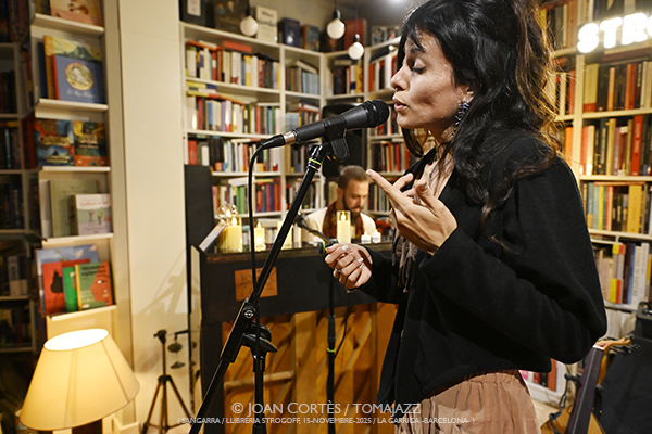 Jorge Quesada & Albert Pintor (Sangarra / Llibreria Strogoff, 2025-11-15 / La Garriga -Barcelona-) Por Joan Cortès [INSTANTZZ AKA Galería fotográfica AKA Fotoblog de jazz, impro… y algo más] - Tomajazz - Jorge Quesada & Albert Pintor actuaron en Llibreria Strogoff, La Garriga -Barcelona-, el 15 de noviembre de 2025. Joan Cortès lo retrata en INSTANTZZ. Con