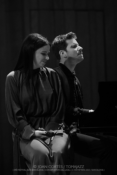 Lina & Marco Mezquida “O Fado” (59è Festival de Jazz de Barcelona / Conservatori del Liceu, 2025-11-21 / Barcelona) [03] Por Joan Cortès [INSTANTZZ AKA Galería fotográfica AKA Fotoblog de jazz, impro… y algo más] - Tomajazz - Lina & Marco Mezquida “O Fado” actuaron en el 59è Festival de Jazz de Barcelona, el 21 de noviembre de 2025. Joan Cortès lo retrata en INSTANTZZ