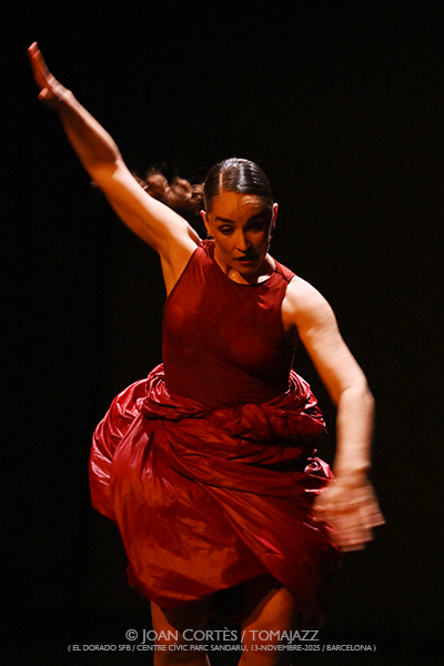 Paula Comitre & Orlando Bass “Aprés vous madame” (El Dorado sfb / Centre Cívic Parc Sandaru , 2025-11-13 / Barcelona) Por Joan Cortès [Flamencuras AKA INSTANTZZ AKA Galería fotográfica AKA Fotoblog de jazz, impro… y algo más] - Tomajazz - Paula Comitre & Orlando Bass “Aprés vous madame” actuaron en El Dorado sfb de Barcelona, el 13 de noviembre de 2025. Joan Cortès los retrata en las Flamencuras de INSTANTZZ