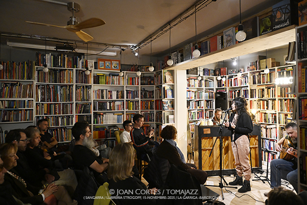 Jorge Quesada & Albert Pintor (Sangarra / Llibreria Strogoff, 2025-11-15 / La Garriga -Barcelona-) Por Joan Cortès [INSTANTZZ AKA Galería fotográfica AKA Fotoblog de jazz, impro… y algo más] - Tomajazz - Jorge Quesada & Albert Pintor actuaron en Llibreria Strogoff, La Garriga -Barcelona-, el 15 de noviembre de 2025. Joan Cortès lo retrata en INSTANTZZ. Con