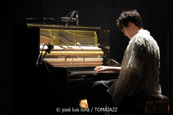 Toni Miranda / Tony Ann (18 Jazz Voyeur Festival 2025. Trui Teatre. Palma. 2025-12-04) Por José Luis Luna Rocafort [INSTANTZZ AKA Galería fotográfica AKA Fotoblog de jazz, impro… y algo más] - Tomajazz - Toni Miranda - Tony Ann actuaron en el 18 Jazz Voyeur Festival 2025 en Palma, el 4 de diciembre de 2025. José Luis Luna Rocafort [INSTANTZZ