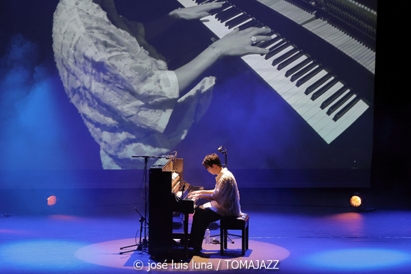 Toni Miranda / Tony Ann (18 Jazz Voyeur Festival 2025. Trui Teatre. Palma. 2025-12-04) Por José Luis Luna Rocafort [INSTANTZZ AKA Galería fotográfica AKA Fotoblog de jazz, impro… y algo más] - Tomajazz - Toni Miranda - Tony Ann actuaron en el 18 Jazz Voyeur Festival 2025 en Palma, el 4 de diciembre de 2025. José Luis Luna Rocafort [INSTANTZZ