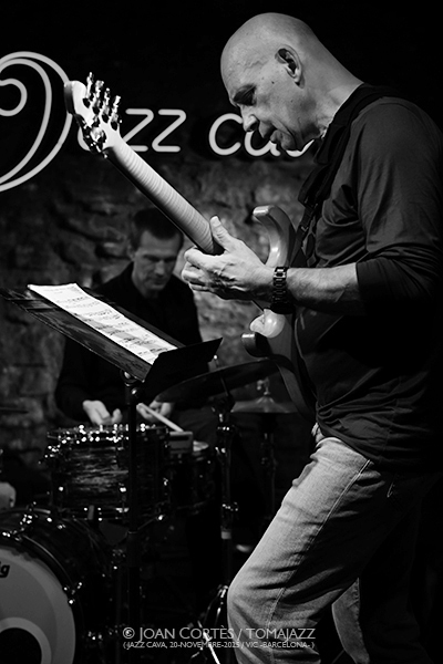 Samuel Blaser, Marc Ducret & Peter Bruun (Jazz Cava, 2025-11-20 / Vic -Barcelona-) Por Joan Cortès [INSTANTZZ AKA Galería fotográfica AKA Fotoblog de jazz, impro… y algo más] - Tomajazz - Samuel Blaser, Marc Ducret & Peter Bruun actuaron en la Jazz Cava de Vic, el 20 e noviembre de 2025. Joan Cortès lo retrata en INSTANTZZ