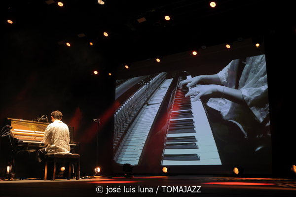 Toni Miranda / Tony Ann (18 Jazz Voyeur Festival 2025. Trui Teatre. Palma. 2025-12-04) Por José Luis Luna Rocafort [INSTANTZZ AKA Galería fotográfica AKA Fotoblog de jazz, impro… y algo más] - Tomajazz - Toni Miranda - Tony Ann actuaron en el 18 Jazz Voyeur Festival 2025 en Palma, el 4 de diciembre de 2025. José Luis Luna Rocafort [INSTANTZZ