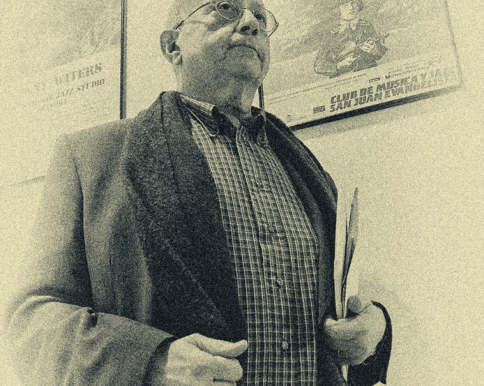 Alejandro Reyes (1944-2025) In Memoriam 2 Tomajazz Alejandro Reyes (1944-2025) In Memoriam Alejandro Reyes (1944-2025) In Memoriam - Tomajazz - Alejandro Reyes, el gran dinamizador del Jazz y del Flamenco desde el mítico Johnny con ese añorado Club de Música y Jazz San Juan Evangelista de Madrid, fallecía el 17 de diciembre de 2025 en su Almería natal. Desde Tomajazz le rendimos homenaje con una cita y una imag
