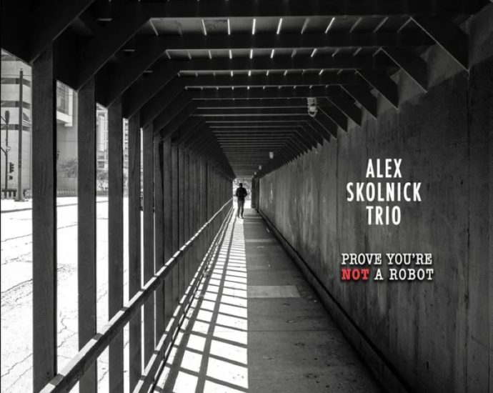 Alex Skolnick Trio: Prove You're Not A Robot (Flatiron Recordings 2025) Por Enrique Farelo [Grabación de jazz] - Tomajazz - Prove You're Not A Robot (Flatiron Recordings 2025) es la nueva grabación de Alex Skolnick Trio. Enrique Farelo repasa la grabación. Con Alex Skolnick, Nathan Peck, Matt Zebroski