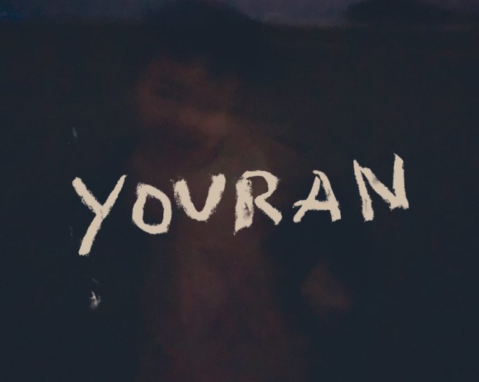 Joachim Badenhorst: Youran (Klein; 2025) Por Pachi Tapiz [Grabación de jazz] - Tomajazz - Youran (Klein; 2025) es el nuevo proyecto del clarinetista belga Joachim Badenhorst. Pachi Tapiz repasa la grabación. Con Joachim Badenhorst, Tsubasa Hori, Simon Jermyn, Alistair Payne — trompeta.

Nabou Claerhout — trombón.

Rutger Zuydervelt (aka Machinefabriek) — electrónica, edición y procesamiento sonoro; también colaboró en el diseño/maquetación.

Hayo Boerema