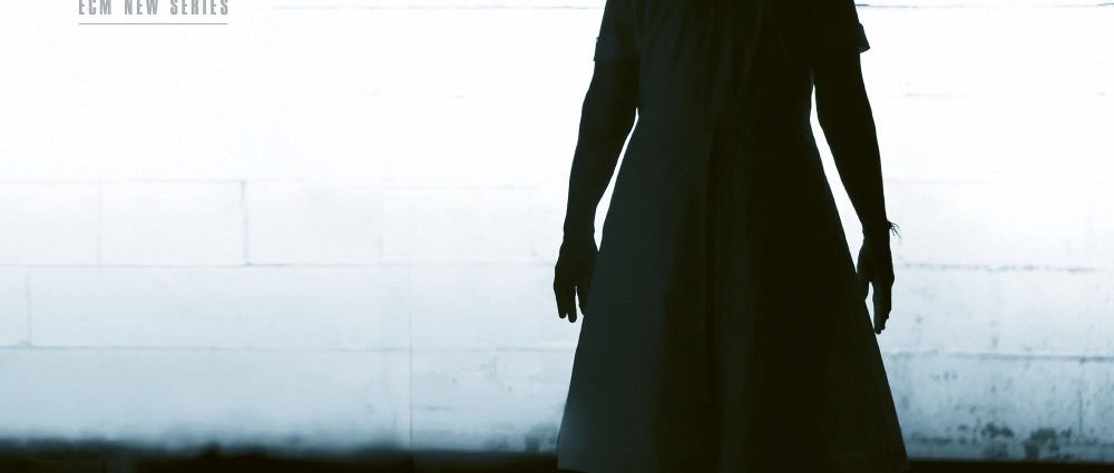 Meredith Monk: Cellular Songs (ECM; 2025) Por Pachi Tapiz [Grabación de jazz] - Tomajazz - Cellular Songs (ECM; 2025) es lo nuevo de Meredith Monk en su 60º año de carrera. Pachi Tapiz repasa la grabación. Con Meredith Monk,  Ellen Fisher, Katie Geissinger, Joanna Lynn-Jacobs, Allison Sniffinm, John Hollenbeck