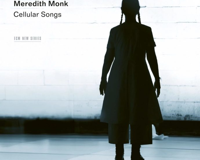 Meredith Monk: Cellular Songs (ECM; 2025) Por Pachi Tapiz [Grabación de jazz] - Tomajazz - Cellular Songs (ECM; 2025) es lo nuevo de Meredith Monk en su 60º año de carrera. Pachi Tapiz repasa la grabación. Con Meredith Monk,  Ellen Fisher, Katie Geissinger, Joanna Lynn-Jacobs, Allison Sniffinm, John Hollenbeck