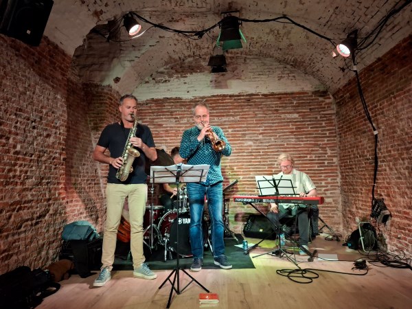 Lugares donde aún es posible escuchar jazz comme il faut - lugares donde no. Por Chema García [Escrito de jazz AKA El Rincón de Chema] [Diciembre de 2025] - Tomajazz - Lugares donde aún es posible escuchar jazz comme il faut - lugares donde no es la nueva entrega del Rincón de Chema (García) con ocasión del concierto de Pocket Corner en el CC La Tortuga de Lavapiés (Madrid)