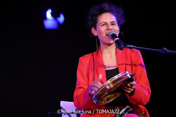 Baiao de Duas (Caixaforum Palma. 2025-12-27) Por José Luis Luna Rocafort [INSTANTZZ AKA Galería fotográfica AKA Fotoblog de jazz, impro… y algo más] - Tomajazz - Baiao de Duas actuó en Caixaforum Palma el 27 de diciembre de 2025. José Luis Luna Rocafort lo retrata en INSTANTZZ. Actuaron Aninha Paschoal, Kadija Teles