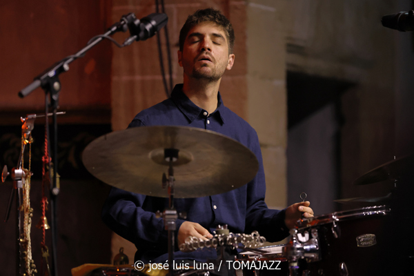Eva Fernández Trío (9º Alternatilla Jazz Festival 2025. Església del Convent de Sant Domingo. Pollença. 2025-12-07) Por José Luis Luna Rocafort [INSTANTZZ AKA Galería fotográfica AKA Fotoblog de jazz, impro… y algo más] - Tomajazz - Eva Fernández Trío actuó en el 9º Alternatilla Jazz Festival 2025, en la Església del Convent de Sant Domingo, Pollença, el 7 de diciembre de 2025. José Luis Luna Rocafort lo retrata en INSTANTZZ AKA Galería fotográfica AKA Fotoblog de jazz, impro… y algo más]