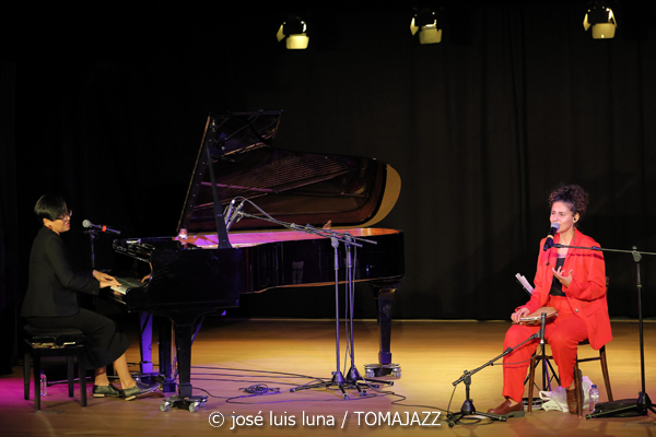 Baiao de Duas (Caixaforum Palma. 2025-12-27) Por José Luis Luna Rocafort [INSTANTZZ AKA Galería fotográfica AKA Fotoblog de jazz, impro… y algo más] - Tomajazz - Baiao de Duas actuó en Caixaforum Palma el 27 de diciembre de 2025. José Luis Luna Rocafort lo retrata en INSTANTZZ. Actuaron Aninha Paschoal, Kadija Teles