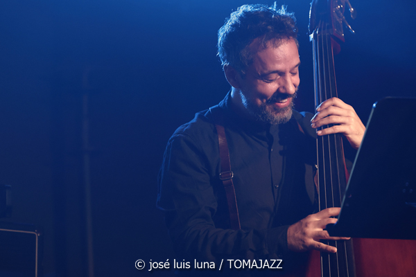 The Jazz Room (Es Gremi. Palma de Mallorca. 2025-12-16) Por José Luis Luna Rocafort [INSTANTZZ AKA Galería fotográfica AKA Fotoblog de jazz, impro… y algo más] - Tomajazz - The Jazz Room actuó en Es Gremi de Palma de Mallorca, el 16 de diciembre de 2025. José Luis Luna Rocafort lo retrata en INSTANTZZ. Con Guillermo Valero, David Romero, David Sam, Carlos Picó, Erc Barrachina