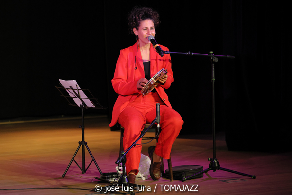 Baiao de Duas (Caixaforum Palma. 2025-12-27) Por José Luis Luna Rocafort [INSTANTZZ AKA Galería fotográfica AKA Fotoblog de jazz, impro… y algo más] - Tomajazz - Baiao de Duas actuó en Caixaforum Palma el 27 de diciembre de 2025. José Luis Luna Rocafort lo retrata en INSTANTZZ. Actuaron Aninha Paschoal, Kadija Teles