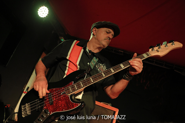 Juanito Percha & The Stingrays (Factoria de So, Santa María, Mallorca. 2026-01-23) Por José Luis Luna Rocafort [INSTANTZZ AKA Galería fotográfica AKA Fotoblog de jazz, impro… y algo más] - Tomajazz - Juanito Percha & The Stingrays actuó en Factoria de So, Santa María, Mallorca, el 23 de enero de 2026. José Luis Luna Rocafort lo retrata en INSTANTZZ. Con Juanma López "alias" Juanito Percha, Fernando Espinar, Juanma Hernández, Joan Pons