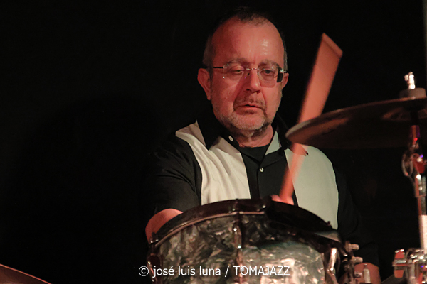 The Impossible Combo (Factoria de So, Santa María, Mallorca. 2026-01-23) Por José Luis Luna Rocafort [INSTANTZZ AKA Galería fotográfica AKA Fotoblog de jazz, impro… y algo más] - Tomajazz - The Impossible Combo actuó en Factoria de So, Santa María, Mallorca, el 23 de enero de 2026. José Luis Luna Rocafort lo retrata en INSTANTZZ. Con Pep Amengual, Biel Ballester, Juanma Hernández, Manu Hernández, Juanma López , Juanito Percha, Fernando Espinar, Yuyu