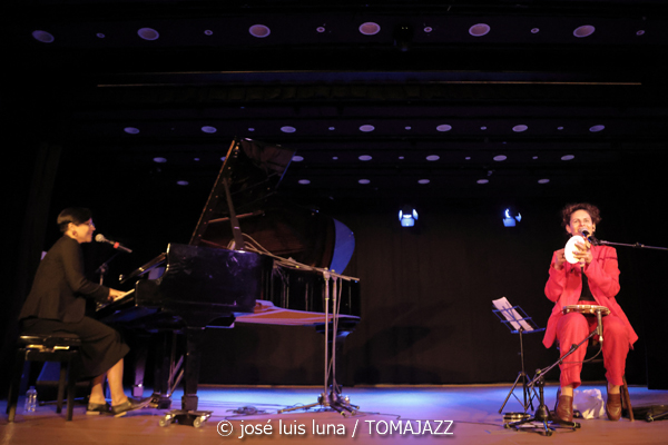 Baiao de Duas (Caixaforum Palma. 2025-12-27) Por José Luis Luna Rocafort [INSTANTZZ AKA Galería fotográfica AKA Fotoblog de jazz, impro… y algo más] - Tomajazz - Baiao de Duas actuó en Caixaforum Palma el 27 de diciembre de 2025. José Luis Luna Rocafort lo retrata en INSTANTZZ. Actuaron Aninha Paschoal, Kadija Teles