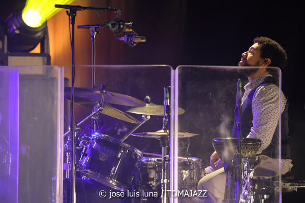 Ara Malikian (Trui Teatre. Palma de Mallorca. 2026-01-11) Por José Luis Luna Rocafort [INSTANTZZ AKA Galería fotográfica AKA Fotoblog de jazz, impro… y algo más] - Tomajazz - Ara Malikian actuó en Trui Teatre de Palma de Mallorca el 11 de enero de 2026. José Luis Luna Rocafort lo retrata en INSTANTZZ. Con Ara Malikian, Iván "Melón" Lewis, Dayan Abad García, Iván Ruiz Machado, Georvis ico Millán