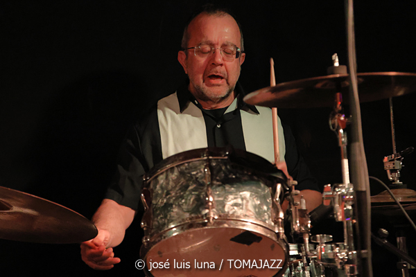 The Impossible Combo (Factoria de So, Santa María, Mallorca. 2026-01-23) Por José Luis Luna Rocafort [INSTANTZZ AKA Galería fotográfica AKA Fotoblog de jazz, impro… y algo más] - Tomajazz - The Impossible Combo actuó en Factoria de So, Santa María, Mallorca, el 23 de enero de 2026. José Luis Luna Rocafort lo retrata en INSTANTZZ. Con Pep Amengual, Biel Ballester, Juanma Hernández, Manu Hernández, Juanma López , Juanito Percha, Fernando Espinar, Yuyu