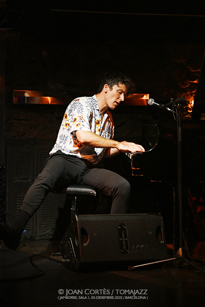 Marcin Masecki “Boleros y más” (Jamboree, 2025-12-03 / Barcelona) Por Joan Cortès [INSTANTZZ AKA Galería fotográfica AKA Fotoblog de jazz, impro… y algo más] - Tomajazz - Marcin Masecki “Boleros y más” actuó en Jamboree, el 3 de diciembre de 2025. Joan Cortès lo retrata en INSTANTZZ