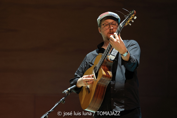 Richard Galliano "New Viaggio Trio" (9º Alternatilla Jazz Festival 2025. Conservatori Superior de Música de les Illes Balears. Palma. 2025-12-07) Por José Luis Luna Rocafort [INSTANTZZ AKA Galería fotográfica AKA Fotoblog de jazz, impro… y algo más] - Tomajazz - Richard Galliano "New Viaggio Trio" actuó en el 9º Alternatilla Jazz Festival, en CSM de les Illes Balears en Palma, el 7 de diciembre de 2025. José Luis Luna Rocafort lo retrata en INSTANTZZ. Actuaron Richard Galliano, Adrien Moignard, Philippe Aerts