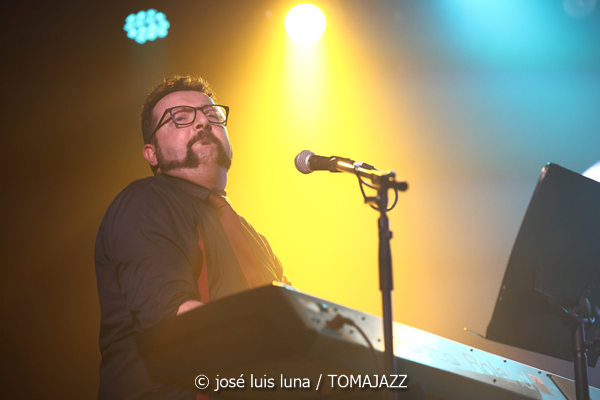 The Jazz Room (Es Gremi. Palma de Mallorca. 2025-12-16) Por José Luis Luna Rocafort [INSTANTZZ AKA Galería fotográfica AKA Fotoblog de jazz, impro… y algo más] - Tomajazz - The Jazz Room actuó en Es Gremi de Palma de Mallorca, el 16 de diciembre de 2025. José Luis Luna Rocafort lo retrata en INSTANTZZ. Con Guillermo Valero, David Romero, David Sam, Carlos Picó, Erc Barrachina