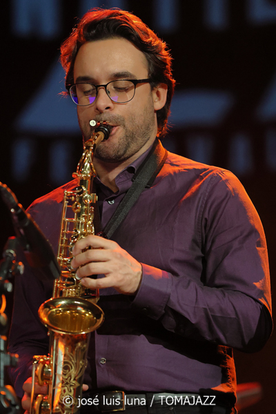 La Vella Dixieland. 45 anys (9º Alternatilla Jazz Festival 2025. Teatre Principal d'Inca. Mallorca. 2025-12-05) Por José Luis Luna Rocafort [INSTANTZZ AKA Galería fotográfica AKA Fotoblog de jazz, impro… y algo más] - Tomajazz - La Vella Dixieland. 45 anys actuó en el 9º Alternatilla Jazz Festival en el Teatre Principal d'Inca, Mallorca, el 5 de diciembre de 2025. José Luis Luna Rocafort lo retrata en INSTANTZZ. Actuaron Pep Gol, Pau Casares, Xavier Manau, Benoît Poinsot, Lluc Casares, Oriol Vallès, Pablo Martín, Gerard Nieto, Josemi Moraleda, Pinyu Martí