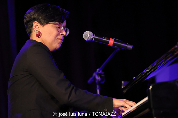 Baiao de Duas (Caixaforum Palma. 2025-12-27) Por José Luis Luna Rocafort [INSTANTZZ AKA Galería fotográfica AKA Fotoblog de jazz, impro… y algo más] - Tomajazz - Baiao de Duas actuó en Caixaforum Palma el 27 de diciembre de 2025. José Luis Luna Rocafort lo retrata en INSTANTZZ. Actuaron Aninha Paschoal, Kadija Teles