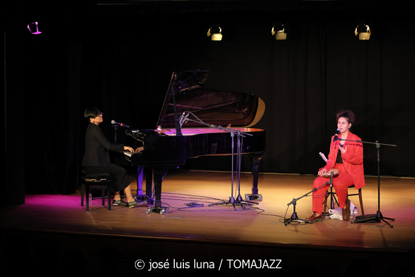 Baiao de Duas (Caixaforum Palma. 2025-12-27) Por José Luis Luna Rocafort [INSTANTZZ AKA Galería fotográfica AKA Fotoblog de jazz, impro… y algo más] - Tomajazz - Baiao de Duas actuó en Caixaforum Palma el 27 de diciembre de 2025. José Luis Luna Rocafort lo retrata en INSTANTZZ. Actuaron Aninha Paschoal, Kadija Teles