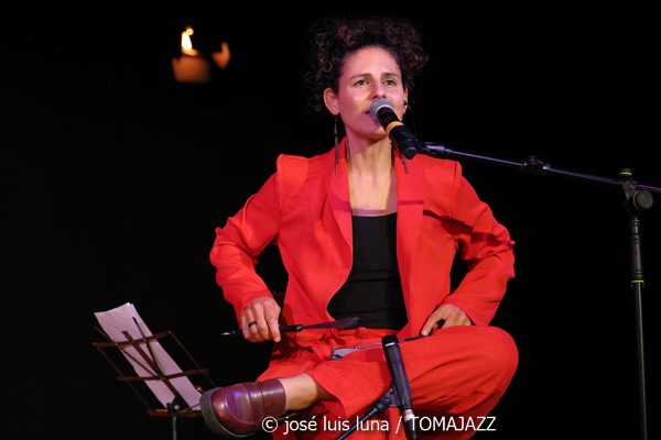 Baiao de Duas (Caixaforum Palma. 2025-12-27) Por José Luis Luna Rocafort [INSTANTZZ AKA Galería fotográfica AKA Fotoblog de jazz, impro… y algo más] - Tomajazz - Baiao de Duas actuó en Caixaforum Palma el 27 de diciembre de 2025. José Luis Luna Rocafort lo retrata en INSTANTZZ. Actuaron Aninha Paschoal, Kadija Teles