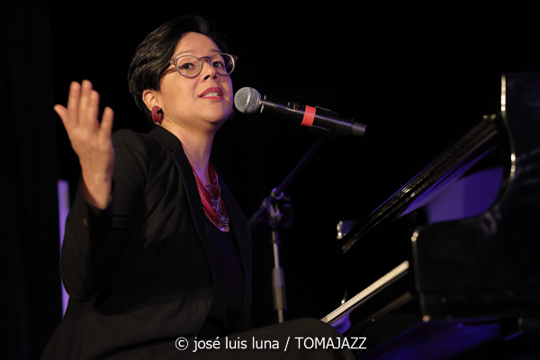 Baiao de Duas (Caixaforum Palma. 2025-12-27) Por José Luis Luna Rocafort [INSTANTZZ AKA Galería fotográfica AKA Fotoblog de jazz, impro… y algo más] - Tomajazz - Baiao de Duas actuó en Caixaforum Palma el 27 de diciembre de 2025. José Luis Luna Rocafort lo retrata en INSTANTZZ. Actuaron Aninha Paschoal, Kadija Teles