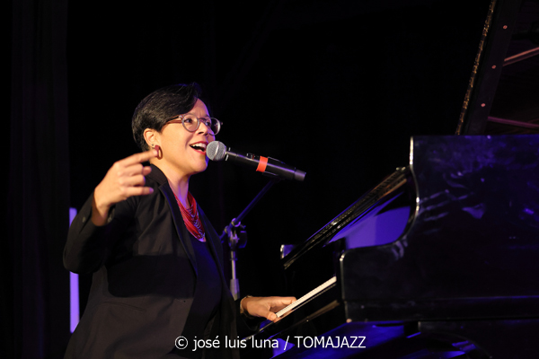 Baiao de Duas (Caixaforum Palma. 2025-12-27) Por José Luis Luna Rocafort [INSTANTZZ AKA Galería fotográfica AKA Fotoblog de jazz, impro… y algo más] - Tomajazz - Baiao de Duas actuó en Caixaforum Palma el 27 de diciembre de 2025. José Luis Luna Rocafort lo retrata en INSTANTZZ. Actuaron Aninha Paschoal, Kadija Teles