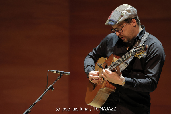 Richard Galliano "New Viaggio Trio" (9º Alternatilla Jazz Festival 2025. Conservatori Superior de Música de les Illes Balears. Palma. 2025-12-07) Por José Luis Luna Rocafort [INSTANTZZ AKA Galería fotográfica AKA Fotoblog de jazz, impro… y algo más] - Tomajazz - Richard Galliano "New Viaggio Trio" actuó en el 9º Alternatilla Jazz Festival, en CSM de les Illes Balears en Palma, el 7 de diciembre de 2025. José Luis Luna Rocafort lo retrata en INSTANTZZ. Actuaron Richard Galliano, Adrien Moignard, Philippe Aerts