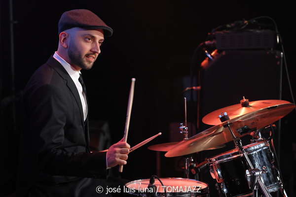 The Jazz Room (Es Gremi. Palma de Mallorca. 2025-12-16) Por José Luis Luna Rocafort [INSTANTZZ AKA Galería fotográfica AKA Fotoblog de jazz, impro… y algo más] - Tomajazz - The Jazz Room actuó en Es Gremi de Palma de Mallorca, el 16 de diciembre de 2025. José Luis Luna Rocafort lo retrata en INSTANTZZ. Con Guillermo Valero, David Romero, David Sam, Carlos Picó, Erc Barrachina